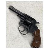 RG14 REVOLVER 22 LR. 6 ROUNDS HANDLE BROKE ON ONE