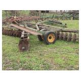 Older Large John Deere Disc w/ Hydraulic Lift