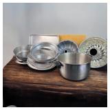 Bakeware/ Strainers/ Cooking Lot