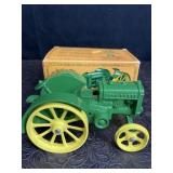 NOS JOHN DEERE MOD. D CAST-IRON TRACTOR REPLICA