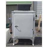 Antique General Electric Refrigerator Tested Good