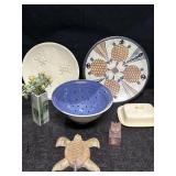 TURTLE DECOR PLATES & WALL HOOK W/ POTTERY SIEVE,