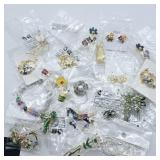 NEW COSTUME JEWELRY BROOCHES & EARRINGS