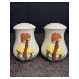VINTAGE CERAMIC MUSHROOM SALT & PEPPER SHAKERS