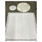 2 TABLE CLOTHES & DOLLIE LACE EDGE, CUT FABRIC &