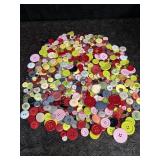 COLORFUL VINTAGE BUTTONS