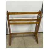 WOOD QUILT STAND