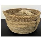 Vintage Hand Crafted Coiled Rope Basket w Animal
