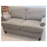 Like New Flexsteel Love Seat in Gray Tone