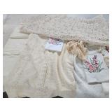 Vtg Linens Lace Tablecloths Etc
