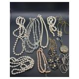 FASHION. JEWELRY NECKLACES