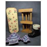 Small Wall Mount Corner Shelf, Ceramic Christmas