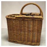 VTG Picnic Basket Damage Noted in Last Photo