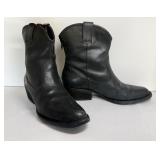 Born Bï¿½rn Short Leather Boots Womenï¿½s sz 10,