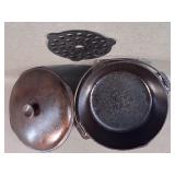 Vntg Griswold No. 8 Cast Iron Dutch Oven & Lid