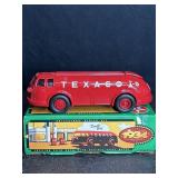 DIE-CAST REPLICA 1934 TEXACO DIAMOND T TANKER