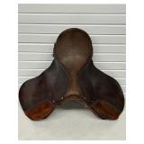 TWO TONED BROWN LEATHER ENGLISH HORSE SADDLE