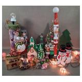 Vntg Christmas: Folk Art Santa Spindle & Decor ++