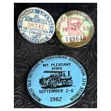 VINTAGE BUTTON PINS MINNESOTA LICENSED CHAUFFEUR