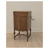 Antique Victrola Phonograph in Good Condition