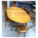 Dining room table w/6 matching chairs 2 leaves