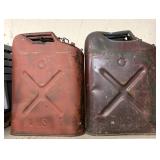 5 US metal gas containers