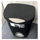 13 gallon trash bin with foot pedal