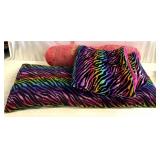 Queen size sheets, comforter, pillowcases-2 pics
