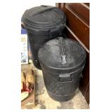 2 garbage bins with lids