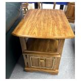 End table with adjustable top