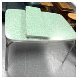 Vintage dinner table with chrome legs/2 leaves