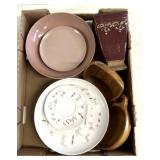 Retro dishware/wooden bowls/vase