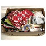 Oven mitts/hand towels/wash rags/linens