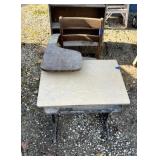 Childrenï¿½s school desks