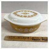 Vintage Pyrex 1 1/2 quart ovenware 043