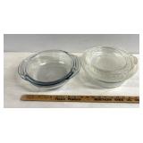 Glass mixing bowls/Pyrex/pie dish