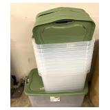 10 plastic containers