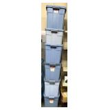 6 Rubbermaid totes