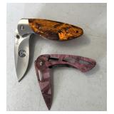 2 pocket knives