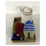 Teapot and decorative dishes