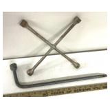 Small four-way tire changing bar/other