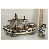 Department 56 - The spooky schooner & captainï¿½