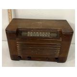 1942 Coronado radio model 1682