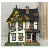 Department 56 - Spooky farm house