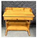 Knottie pine desk