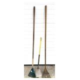 Small plastic rake used for scooper pooper