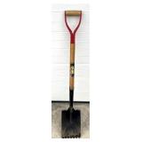 Short handle garden shovel