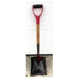 Short handle scoop shovel