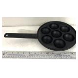 Cast-iron egg skillet
