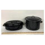 Black enamel, small roaster/roasting pot